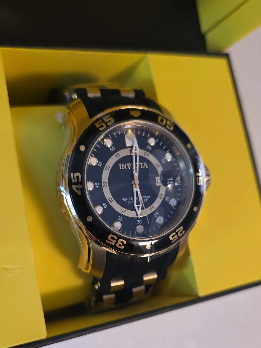 522.  Invicta Pro Diver SCUBA Swiss Ronda 515.24H Caliber Men's Watch - 48mm